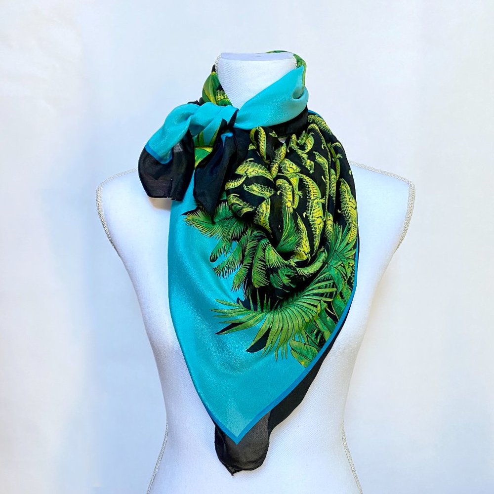 ♦️SOLD♦️ VERSACE x H&M Crocodile Print Silk Square - Picture 3 of 11